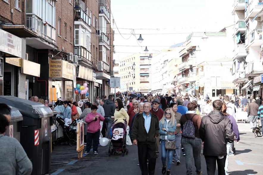 Mercadillo de la Calle Constitución -  Los visitantes.