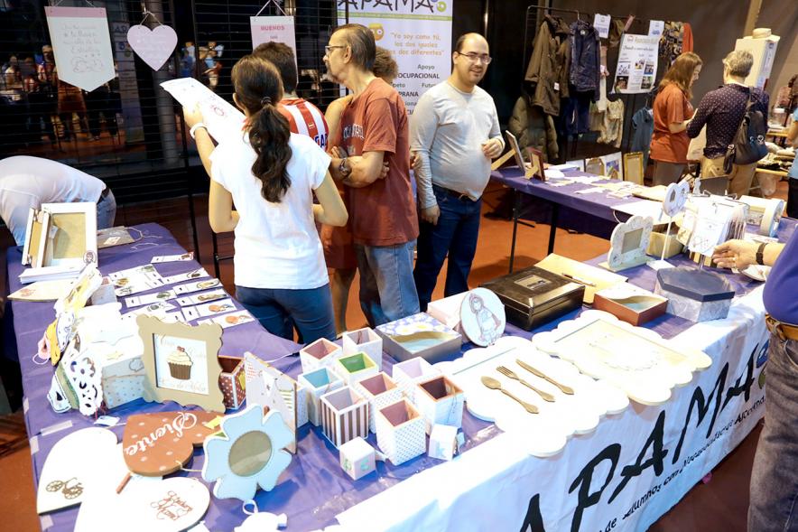Stand. Mercadillo Asociaciones Solidarias en La Esfera - 2017