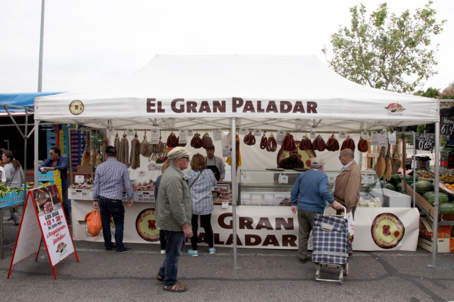 Entrega de Nuevas Licencias a Puestos en el Mercadillo - Un nuevo puesto del mercadillo.
