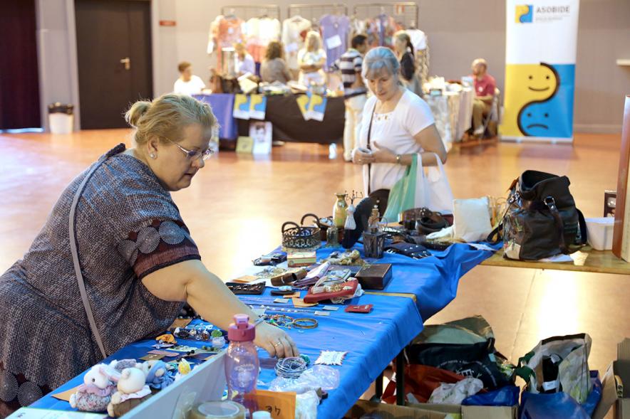 Stand. Mercadillo Asociaciones Solidarias en La Esfera -2017