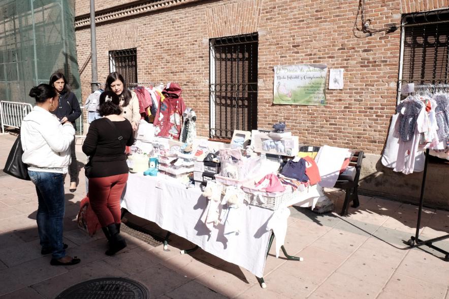 Mercadillo de la Calle Constitución -  Los visitantes.