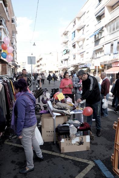 Mercadillo de la Calle Constitución - Los visitantes. 