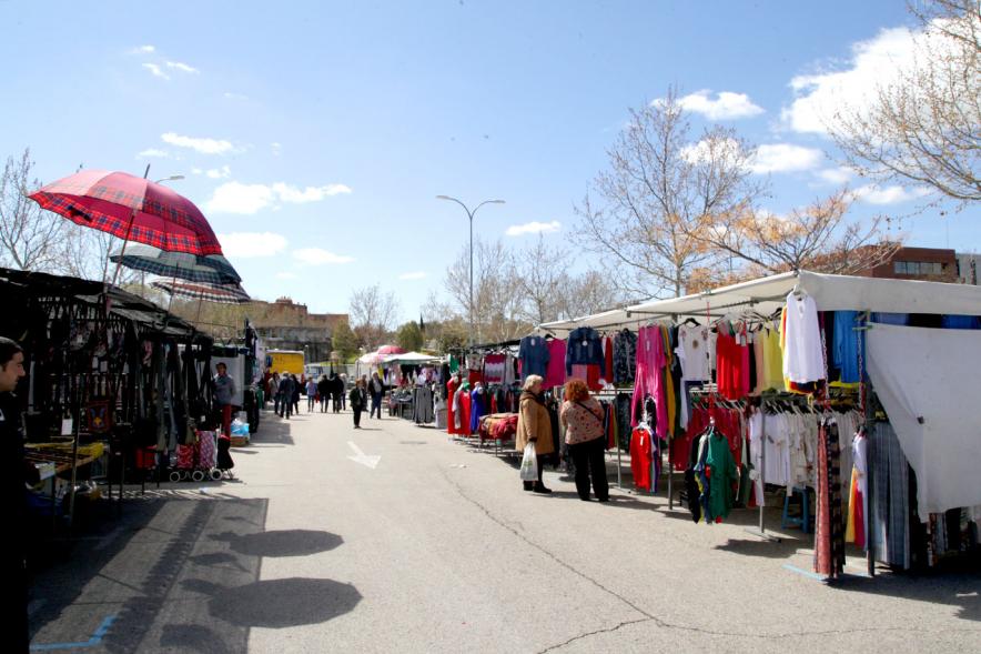 Visita y Entrega Nuevas Autorizaciones en Nueva Ubicación del Mercadillo - Panorámica del mercadillo.