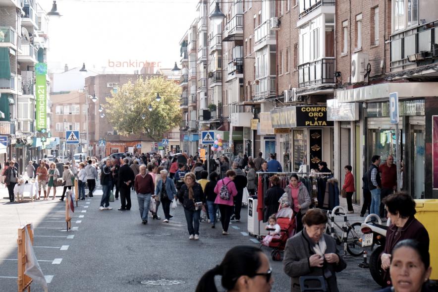 Mercadillo de la Calle Constitución -  Los visitantes.
