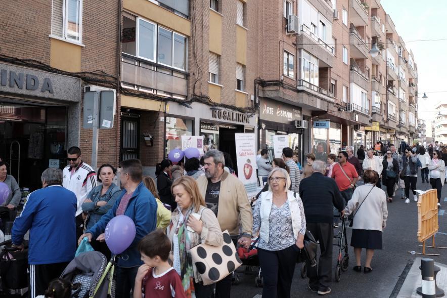 Mercadillo de la Calle Constitución -  Los visitantes. 