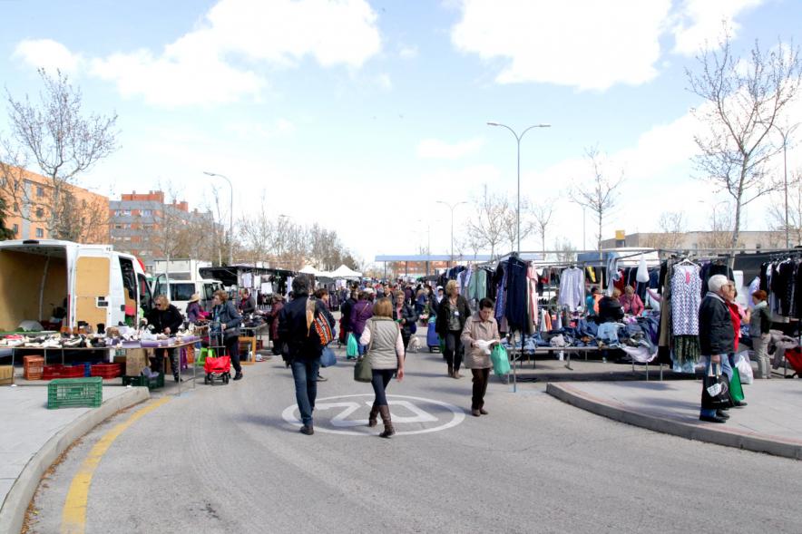 Visita y Entrega Nuevas Autorizaciones en Nueva Ubicación del Mercadillo - Panorámica del mercadillo.