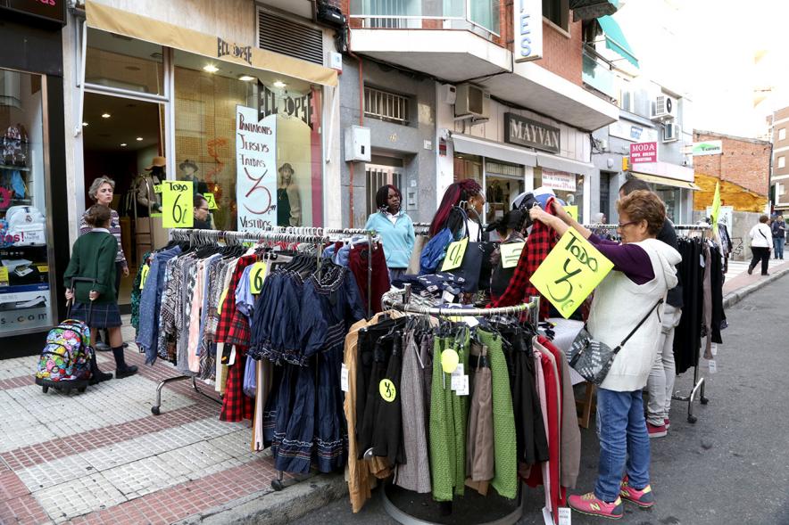 Mercadillo de la Calle Constitución -  Un puesto.