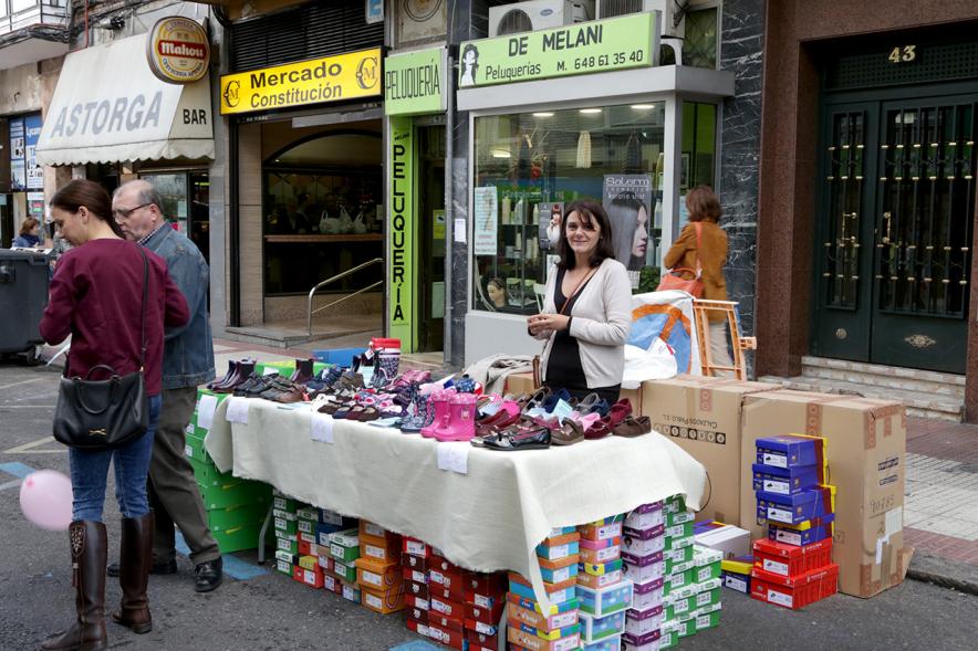 Mercadillo de la Calle Constitución - Un puesto.