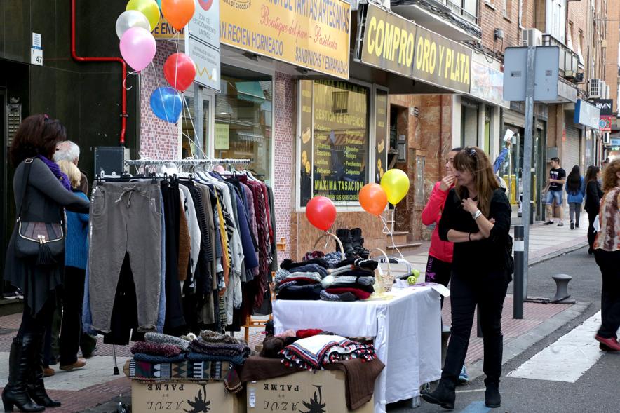 Mercadillo de la Calle Constitución -  Un puesto.