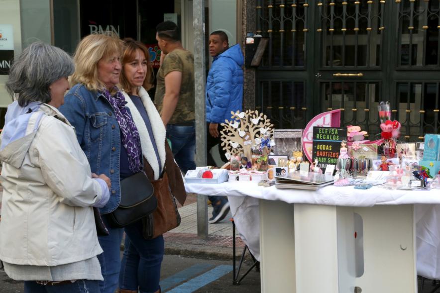 Mercadillo de la Calle Constitución -  Los visitantes.
