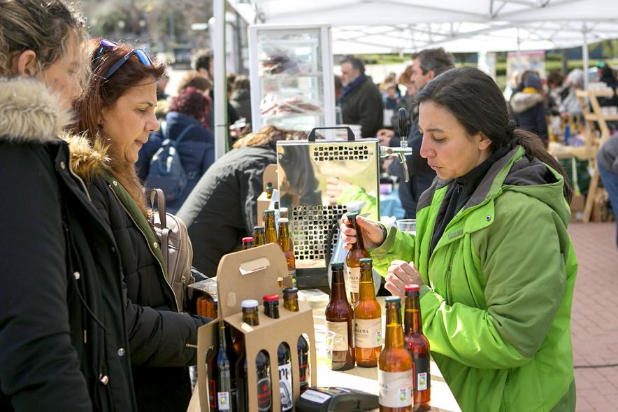 Puesto de cerveza artesanal. Mercado Agroecológico .