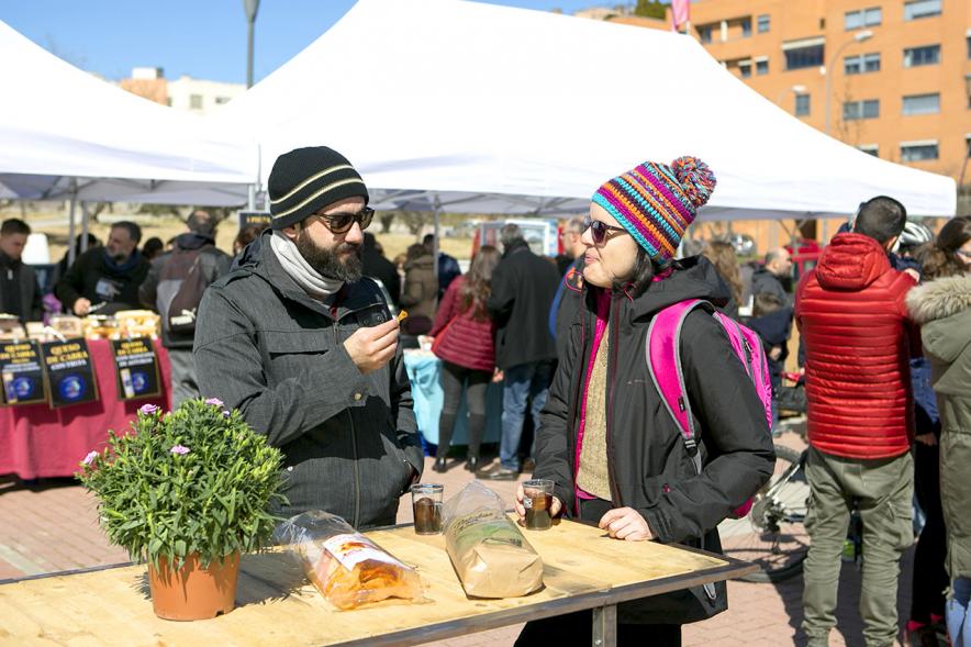 Mercado Agroecológico en el Paseo de Valdelasfuentes .