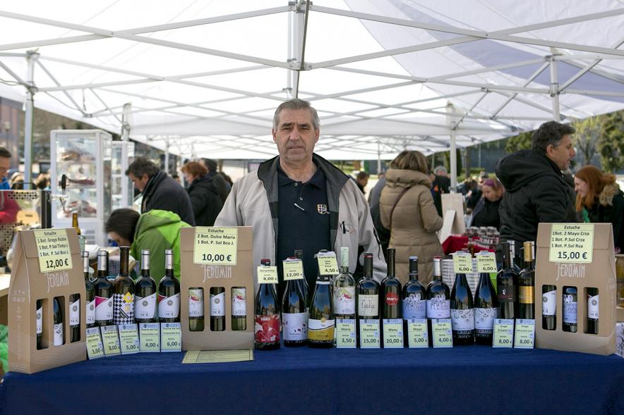 Puesto de vinos. Mercado Agroecológico .