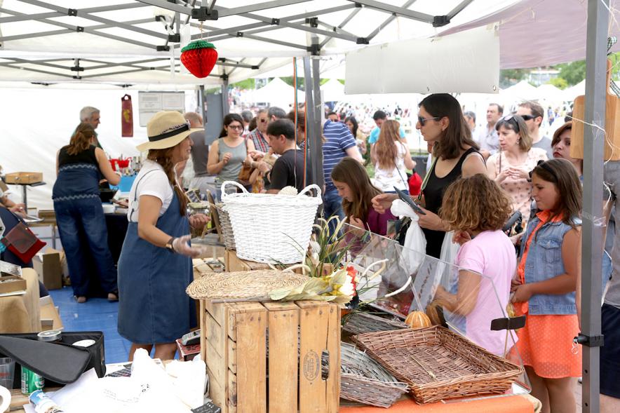 Puesto de plantas, productos locales. 