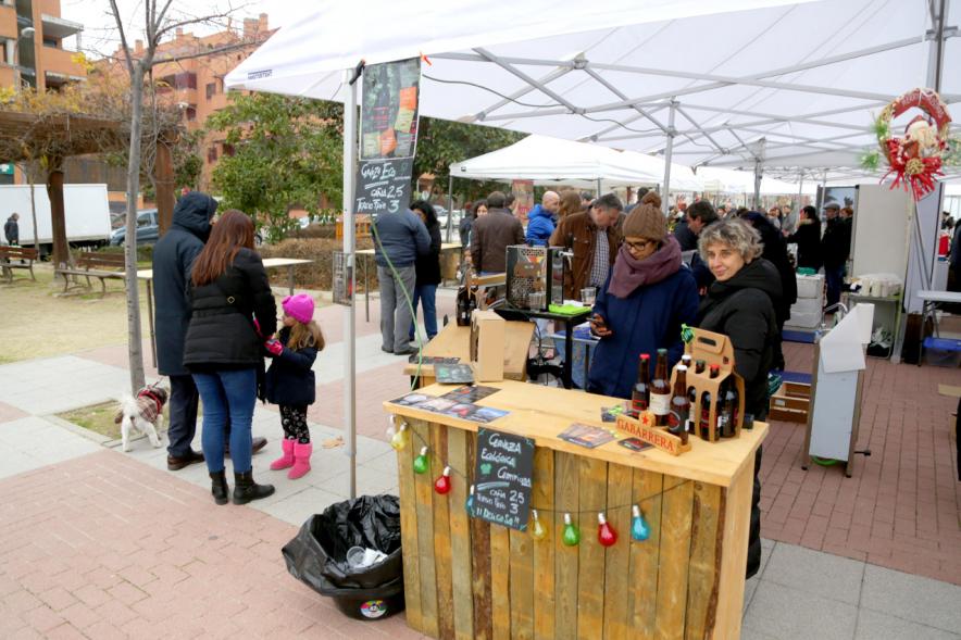 Puesto de cerveza ecológica. 