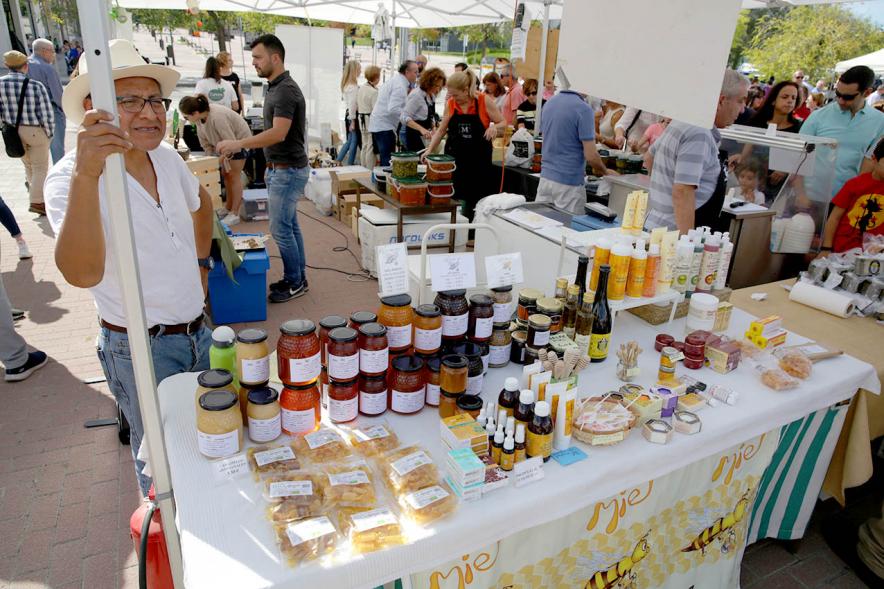 Puesto de miel y derivados. Mercado Agroecológico -2019