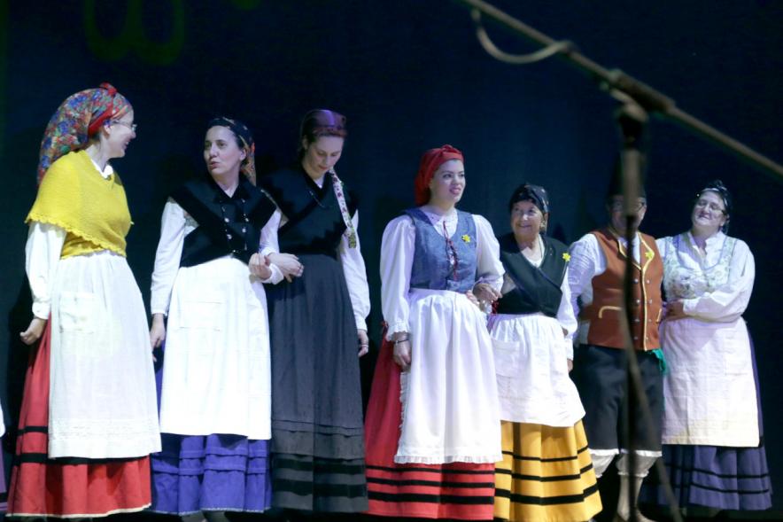 Grupo de baile regional. 