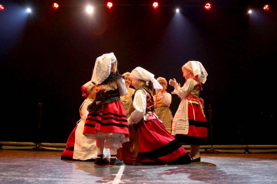 Baile típico. Mercau Astur 2019 