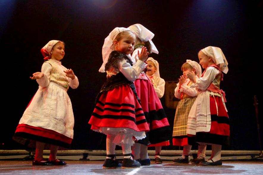 Baile típico. Mercau Astur 2019 