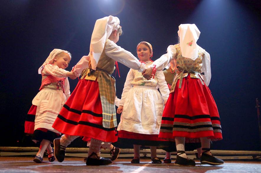 Baile típico. Mercau Astur 2019 