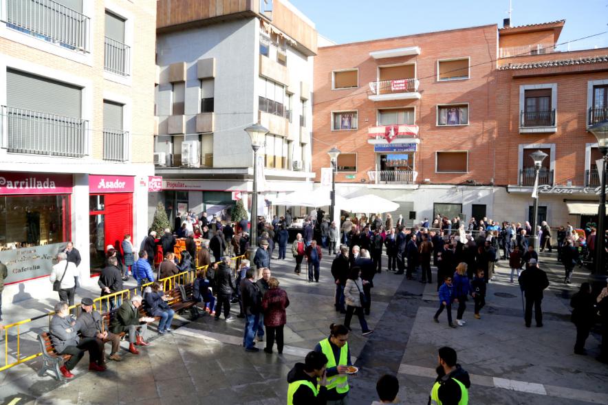 Misa, Migas y Gachas - Imagen plano general del sitio donde se celebra el reparto de la comida.