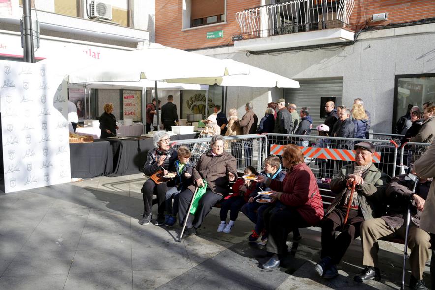 Misa, Migas y Gachas - Imagen lejana del quiosco donde se hacen las migas y las gachas.