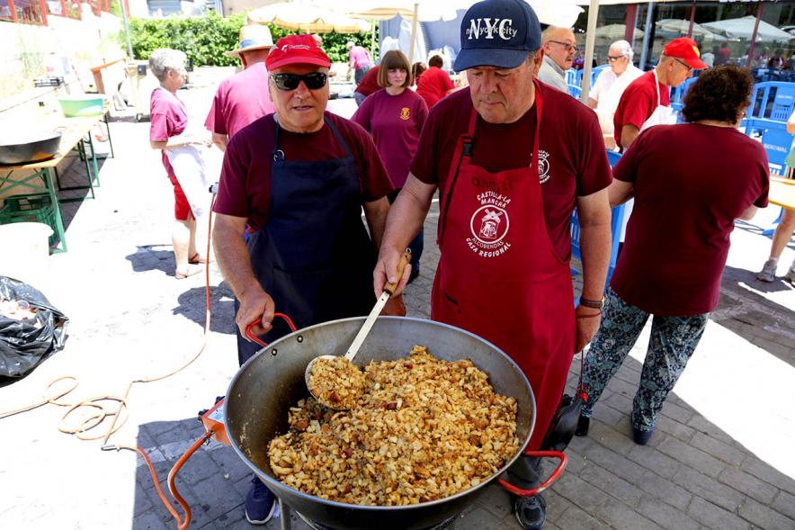Participantes preparando gachas. 2019