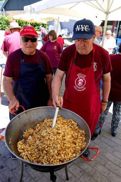 Participantes preparando gachas. 2019