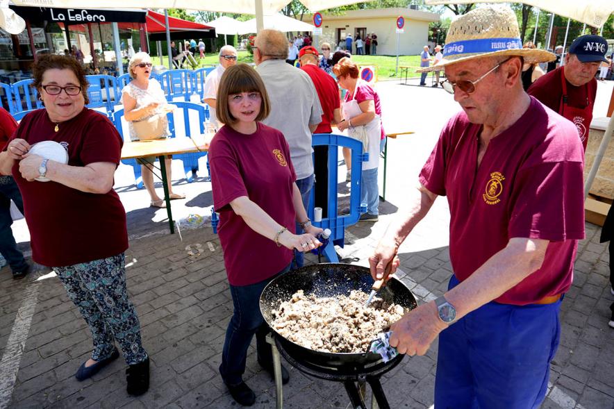 Participantes preparando gachas. 2019