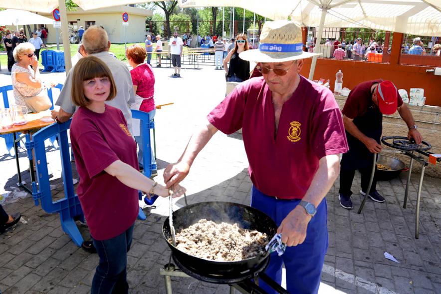 Participantes preparando gachas. 2019
