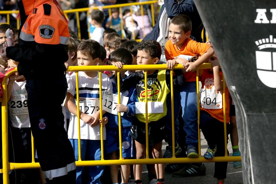 Milla Escolar 2017 - Grupo de niños preparándose para la carrera. 