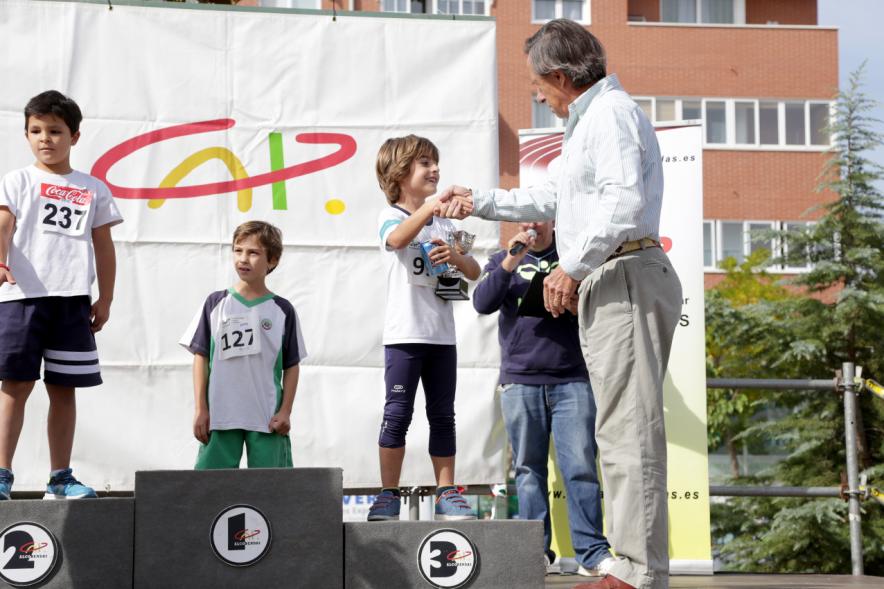 Milla Escolar 2016 - El alcalde entrega los premios.