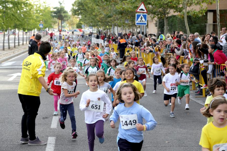 Milla Escolar 2016 - Los corredores y  las asistencias.