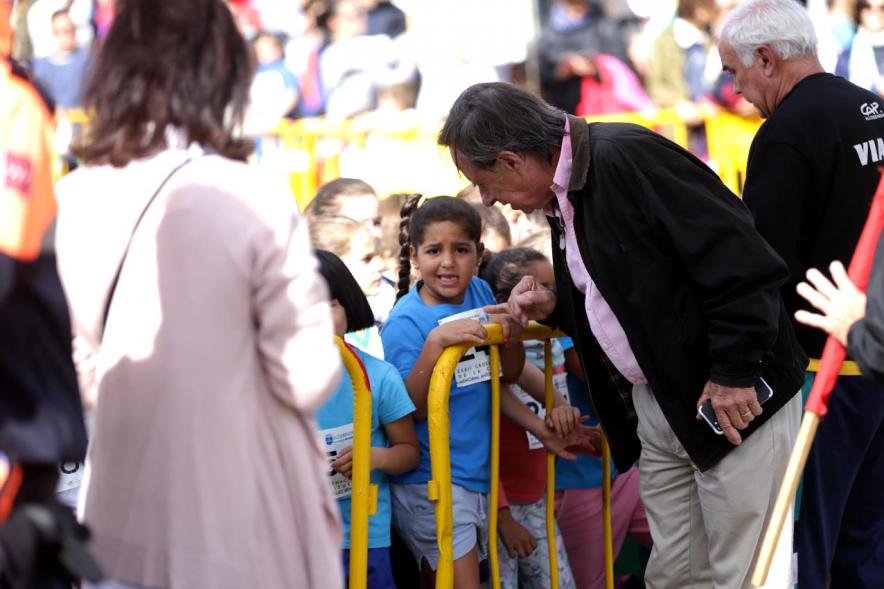 Milla Escolar 2017 - El alcalde saluda a los niños.