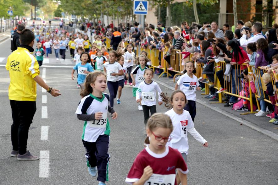 Milla Escolar 2016 - Los corredores y  las asistencias.  