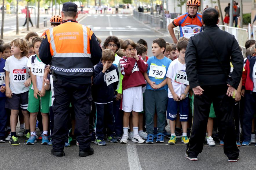 Milla Escolar 2016 - Los corredores con la policía. 