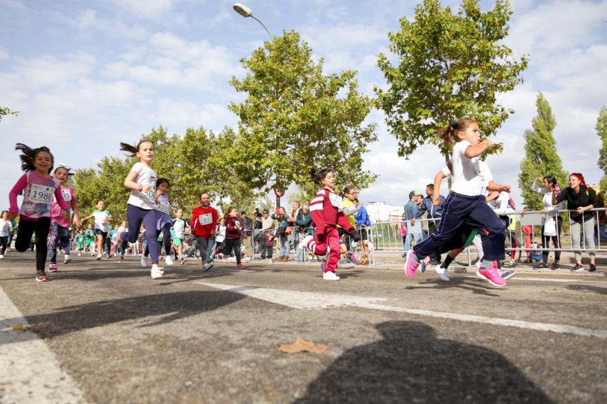 Milla Escolar 2018 - Imagen de la carrera multitudinaria infantil.