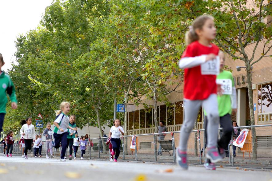 Milla Escolar 2018 -  Imagen lateral de la carrera infantil.