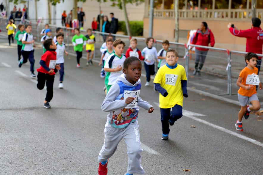 Milla Escolar 2018 -Primer plano de los niños corriendo.