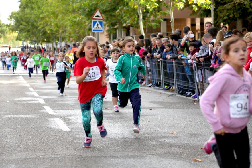 Milla Escolar 2018 -Primer plano de los niños corriendo.