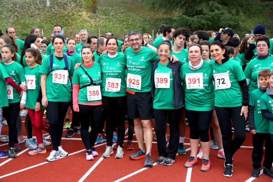 Alcalde Rafael Sanchez y corredores. Minimaratón Lucha contra el Cáncer - 2020