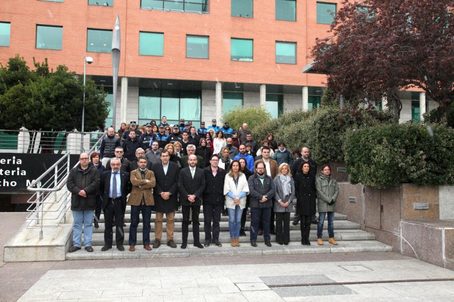 Minuto de Silencio por el Atentado de Londres - Concentracion personal municipal.