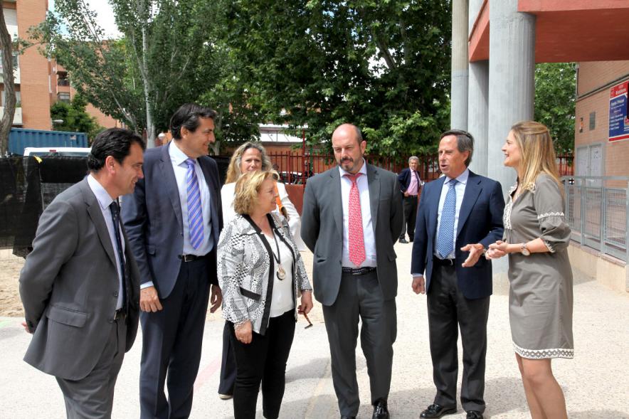 Delegación municipal durante la visita
