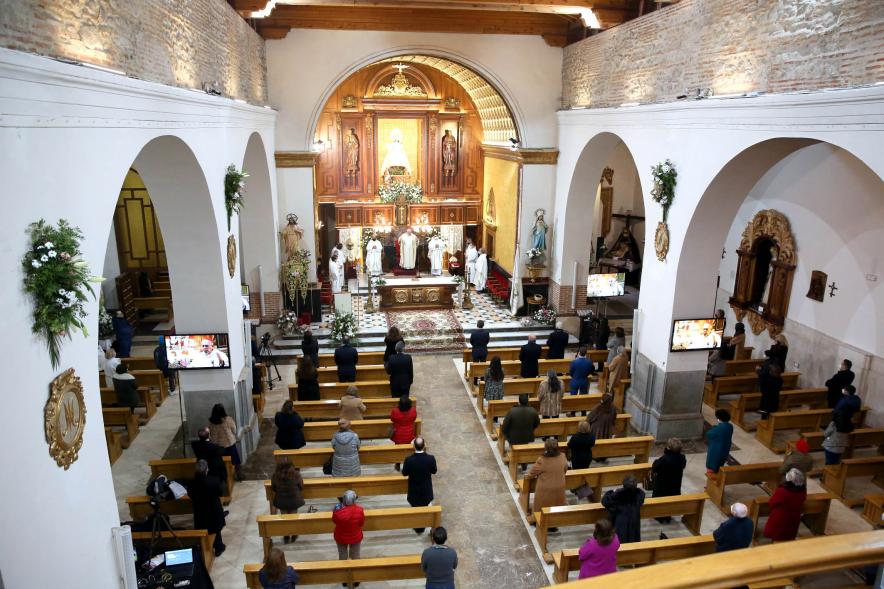 Misa Mayor Día Virgen de la Paz -  Imagen cenital de un momento de la Misa Mayor Día Virgen de la Paz que se celebra en la parroquia de San Pedro Apóstol. 