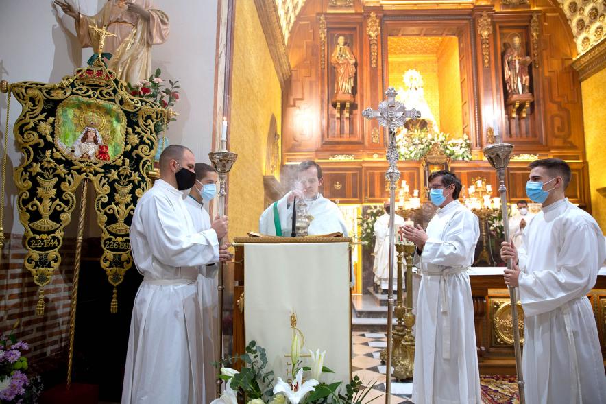 Misa Mayor Día Virgen de la Paz - Imagen de un momento de la Misa Mayor Día Virgen de la Paz que se celebra en la parroquia de San Pedro Apóstol.  