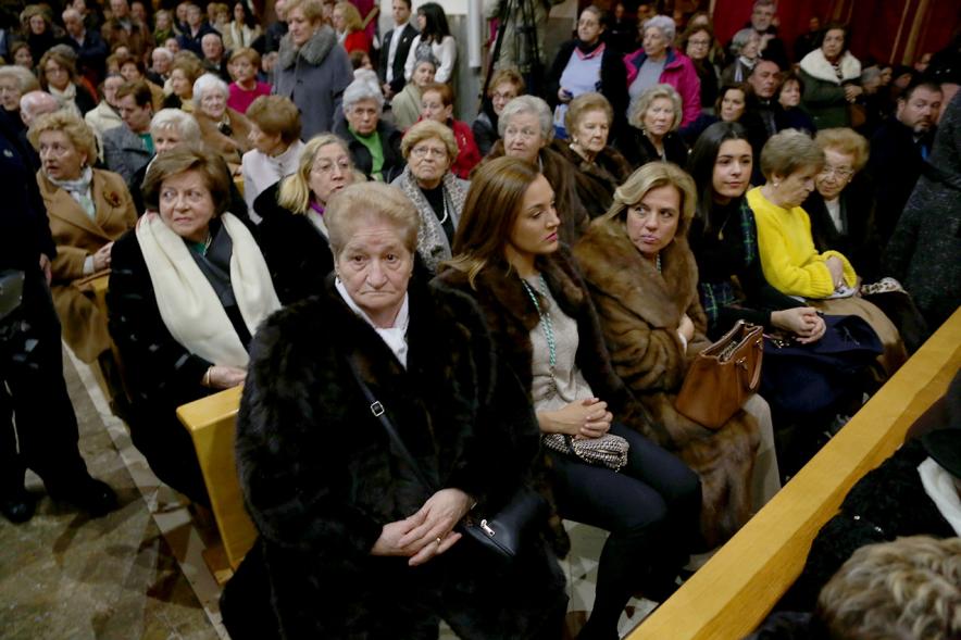 Fiestas Virgen de la Paz 2019 - Misa Mayor de la Paz - Imagen de personas que asisten a la misa Mayor de la Paz que se celebra en la iglesia de San Pedro Apóstol.