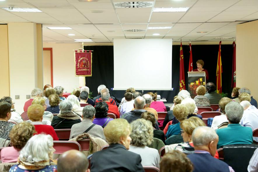 Entrega de Mona de Pascua - Imagen vista general del salón donde se celebra el acto.