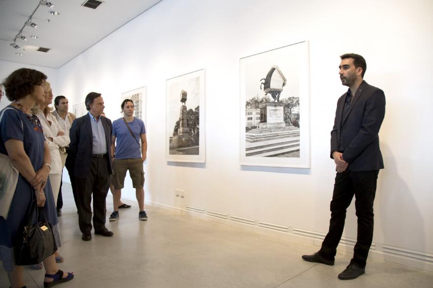  Alcalde Ignacio de Vinuesa, artista Andrés Durán y asistentes a la Exposición. 