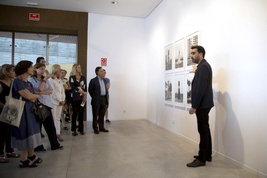 Andrés Durán exponiendo en la Inauguración "Monumento Editado"