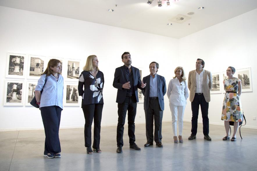 Alcalde Ignacio de Vinuesa, artista Andrés Durán y autoridades. 